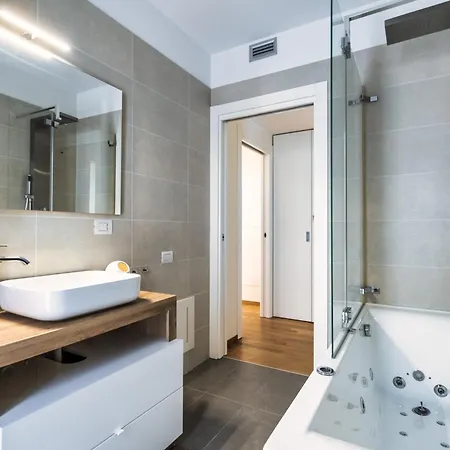 아파트 5 Min Walk From Subway Elegant & Modern *