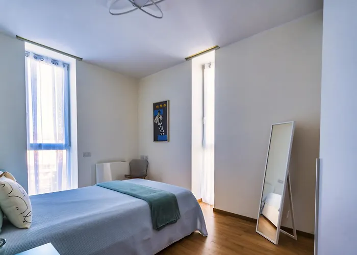 5 Min Walk From Subway Elegant & Modern Apartmán
