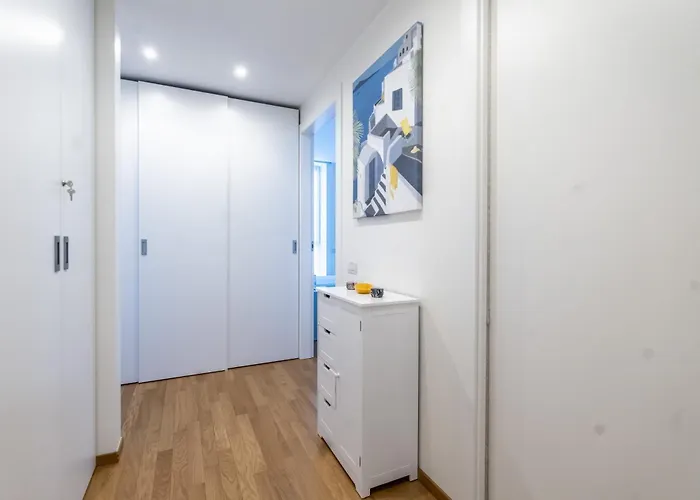 5 Min Walk From Subway Elegant & Modern Apartmán