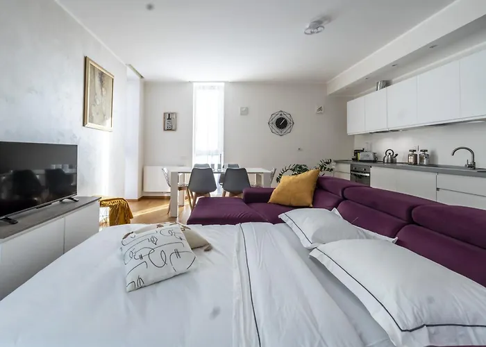 Apartmán 5 Min Walk From Subway Elegant & Modern *