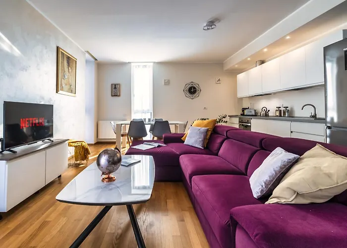 5 Min Walk From Subway Elegant & Modern Milán