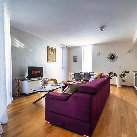 Appartement 5 Min Walk From Subway Elegant & Modern *