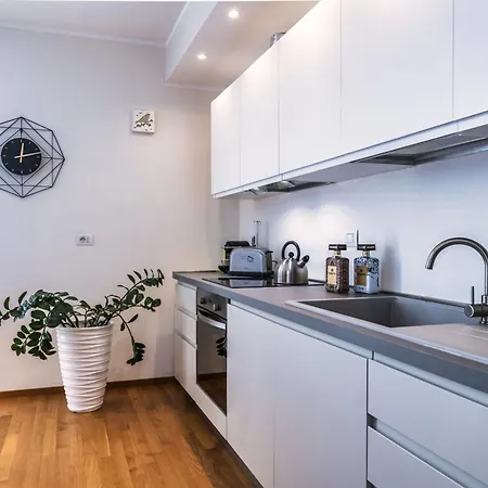 5 Min Walk From Subway Elegant & Modern Appartement Milaan