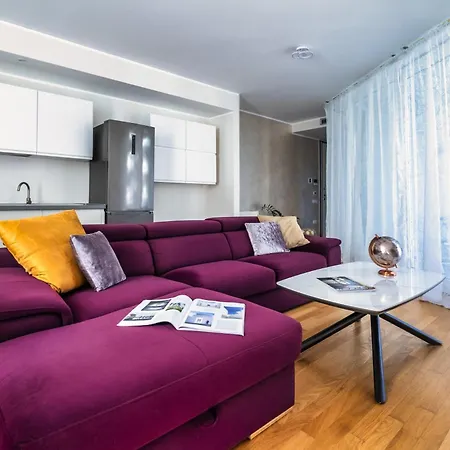 Appartement 5 Min Walk From Subway Elegant & Modern