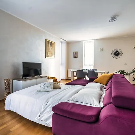 Appartement 5 Min Walk From Subway Elegant & Modern Milaan