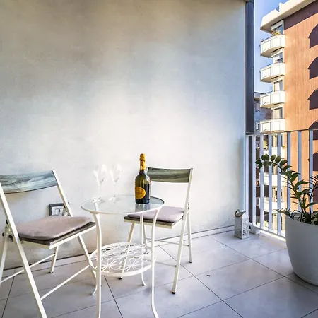 5 Min Walk From Subway Elegant & Modern Appartement *