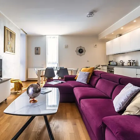 5 Min Walk From Subway Elegant & Modern Milaan