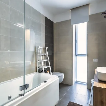 Appartement 5 Min Walk From Subway Elegant & Modern *